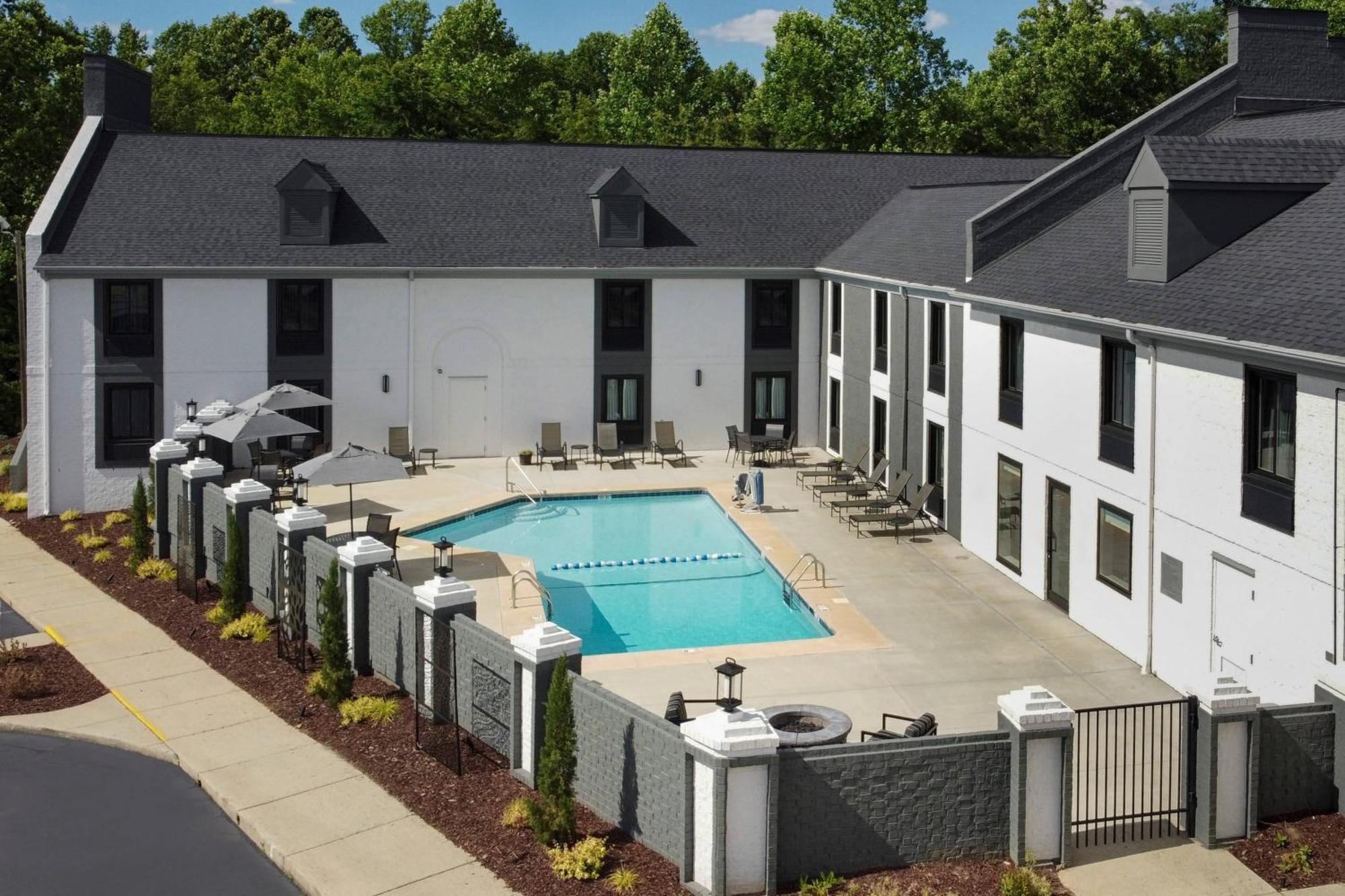 Courtyard Winston-Salem University Екстериор снимка