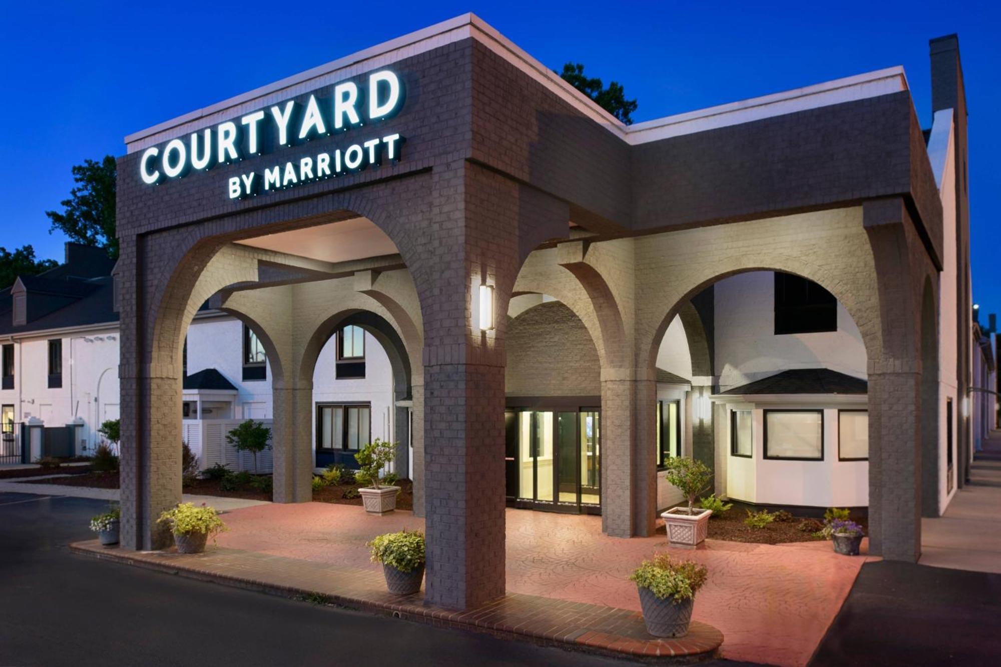 Courtyard Winston-Salem University Екстериор снимка